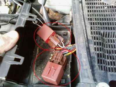 to sa te 2 przkeazniki przy szybie