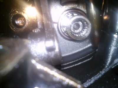 DSC00205.JPG (401.5 KiB) Przejrzano 5304 razy prawdopodobnie tulejka która udaremniła pierwsze złożenie(nawet sobie nie wyobrażacie jak musiałem się ustawić żeby zrobić to zdjęcie :-))