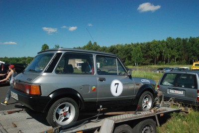 Autobianchi A112 - na okrążeniu zapoznawczym mało nie zaliczyli &quot;dacha&quot;, szybka reakcja kierowcy uratowała auto.