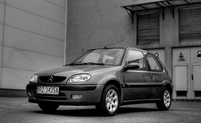 12770033bw.jpg