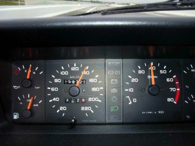 Resize of 100_8197.JPG (59.25 KiB) Przejrzano 4694 razy Ktoś kiedyś prosił o taką fotkę. Przy 4000 rpm CTI śmiga równo 140. W starym Gentry na skrzyni z 1,6 GTI miałem o 20 km/h mniej...