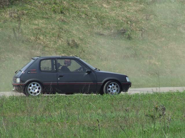 Globus nie pozostał im dłużny i wykazał się znajomością ich tricków - nie trzeba mieć napędu z tyłu, żeby przekręcić ;)