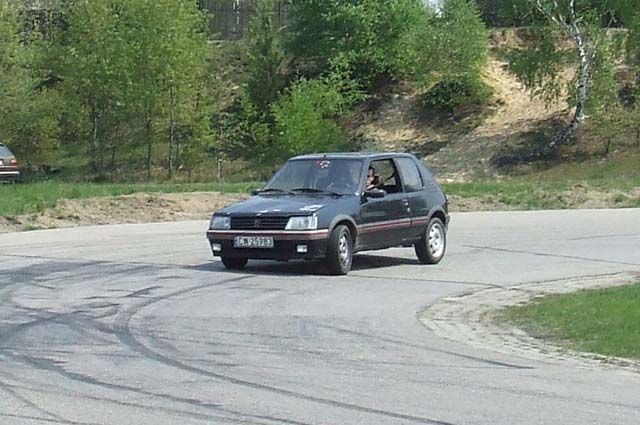 spokojnie, spokojnie - nigdy nie wiadomo, kiedy się maska otworzy ;)