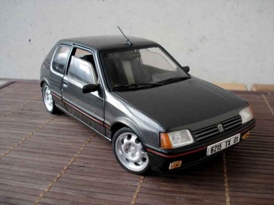 peugeot_205_gti_gris_graphite_mini2055.jpg