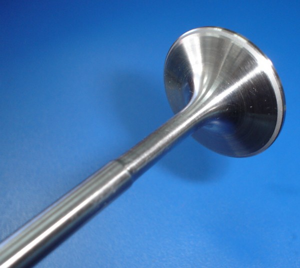 Zawór odchudzony na trzonku i z 30 stopniowym backcut'em