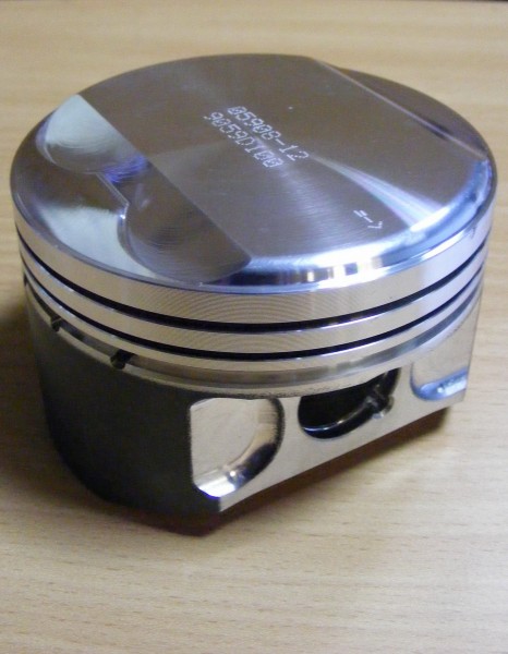 Kuty tłok Wossnera Nissan Skyline RB26