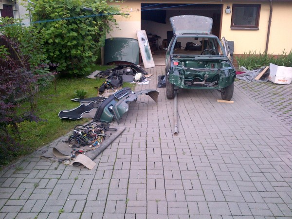 IMG-20130622-00293.jpg (1.19 MiB) Przejrzano 5664 razy Przygotowanie i sortowanie co do lakiernika a co zostaje :D