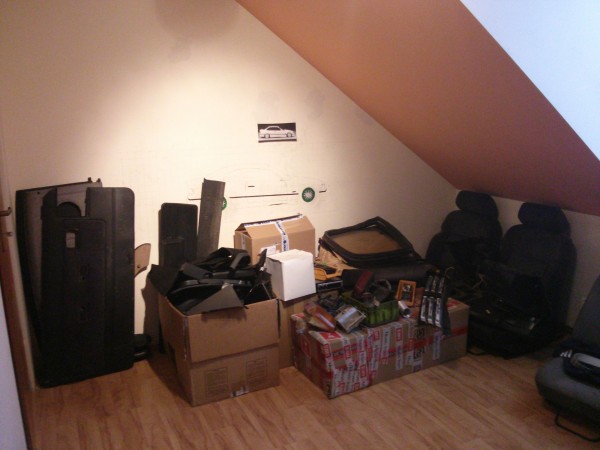 IMG_20140503_143332.jpg (1.04 MiB) Przejrzano 5479 razy w zasadzie dodając zdjęcie gratów z Xs'a już było ich trochę wiecej niż na zdjęciu, ale nie miałem innego to dzisiaj wrzucam aktualne zdjęcie, choć nie wszystko na nim jest:) No i zajmuje to prawie połowę mojego pokoju:) Sorki za jakość:D