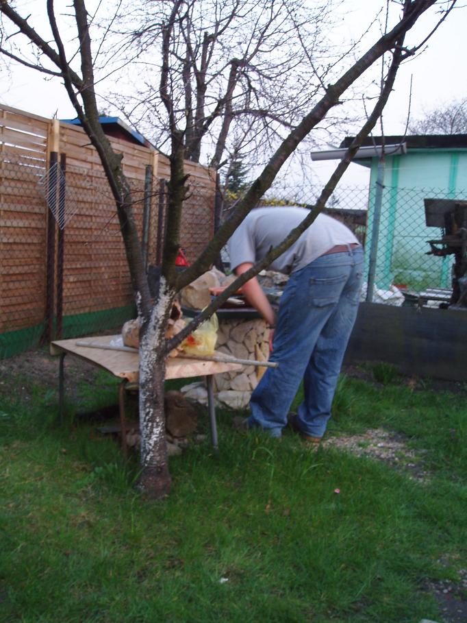 to już słynna działka :) 
<br />dobrze, że dżon ubrał pasek :P