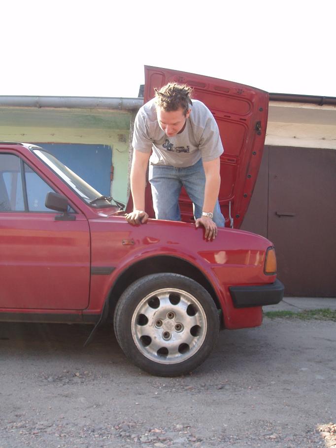 ten sam bolid po zadtosowaniu specjalnego kitu obniżajacego marki dżon