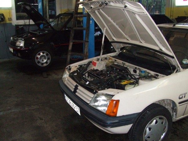 DSCF1205.JPG (1.22 MiB) Przejrzano 11034 razy GT prawie skończone, jeszcze polerka i gotowy na zlot, a z CTI to jutro walka, dalej brak mocy.