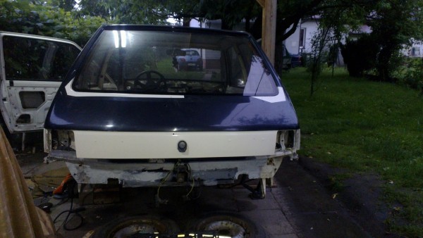 14060068.jpg (298.41 KiB) Przejrzano 5931 razy dół klapy pryśnięty kolorem, który chcę mieć na aucie:)