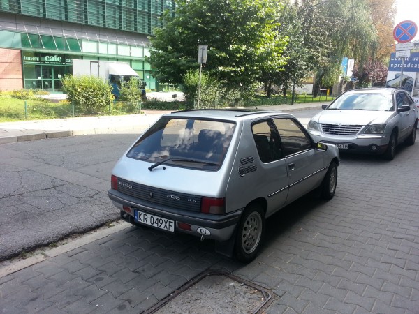 krzywy chodnik.jpg