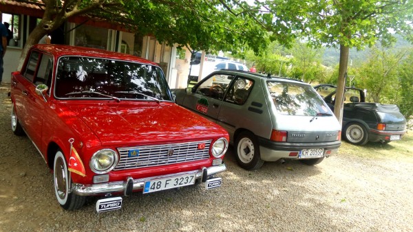 Przepiękny Tofas Serce tureckiego patrioty lokalno-motoryzacyjnego