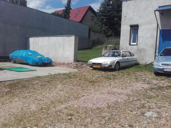 cx 049.jpg (2.87 MiB) Przejrzano 19122 razy Pod niebieską plandeką CX z pierwszych miesięcy rozpoczęcia produkcji z 74 roku