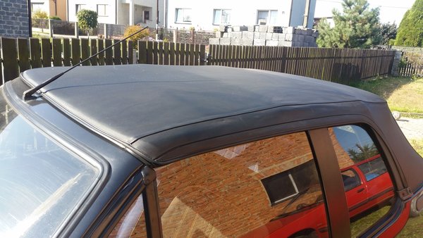 43639659_2179465698961112_4768709674876796928_n.jpg (359.18 KiB) Przejrzano 14181 razy Dach, trochę kurzu na nim siedzi, ale zakonserwowany, także spoko. Po użyciu konserwacji w sprayu do "wszystkich dachów" zostały mi takie zacieki. Mam środek do mycia tej samej firmy, co naprawdę robi robotę i odświeża dach.