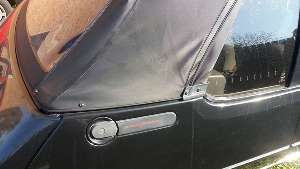 43610598_693464237689972_2607218270213767168_n.jpg (352.35 KiB) Przejrzano 14181 razy A tu widać małe poślizgnięcie się w trakcie montażu pokrycia, co zaowocowało małą dziurką widoczną na zdjęciu. Podklejone od drugiej strony, nie cieknie.