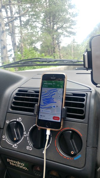 20180503_104115.jpg (635.95 KiB) Przejrzano 10889 razy Google Maps na kotorskich serpentynach. Opisy grozy tego miejsca są przesadzone. Nikt nie zginął podczas próby ataku szczytowego. 205-tkami po prostu tam wjechaliśmy i wypiliśmy kawkę na tarasie kawiarni.