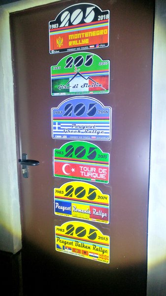 20180506_214238_HDR.jpg (508.24 KiB) Przejrzano 10880 razy Na koniec tradycyjnie magnes tripowy powędrował na drzwi garażu. Od 2013 roku srebrna strzała na ropę objechała wszystkie sześć wypraw!