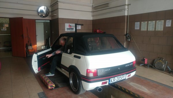 32289213_10156368118659476_302704055161978880_n.jpg (629.32 KiB) Przejrzano 10829 razy Sympatyczny pan diagnosta, wychodzi żeby podbić przegląd